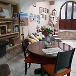 Casa Dell\'Artista Singola E Indipendente