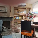 Casa Dell\'Artista Singola E Indipendente